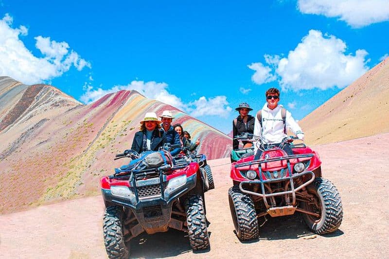 De Cusco: visite en VTT de Vinicunca Rainbow Mountain avec repas