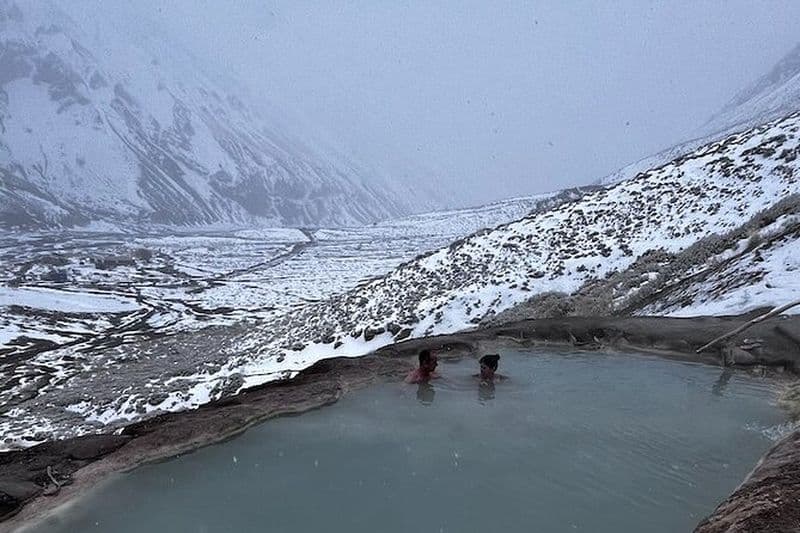 Cajón del Maipo, sources thermales, barbecues, voitures 4x4 et petits groupes.