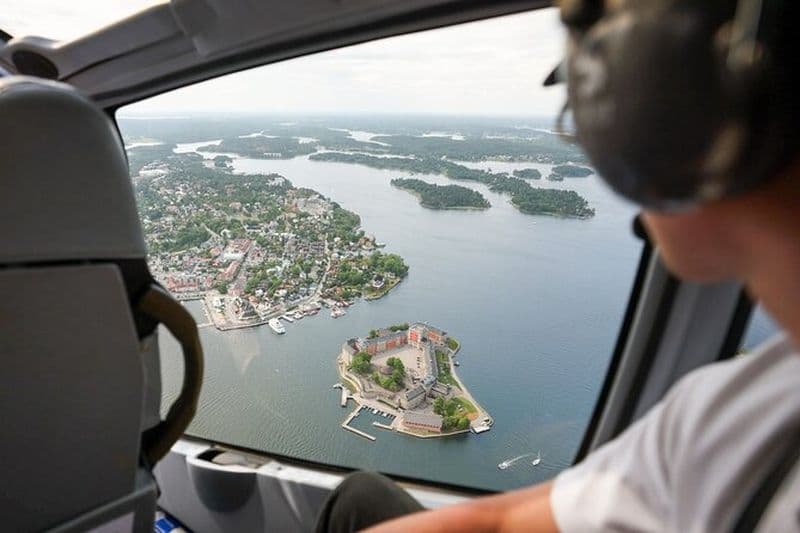 Visite privée en hélicoptère de 30 minutes à Stockholm avec Vaxholm