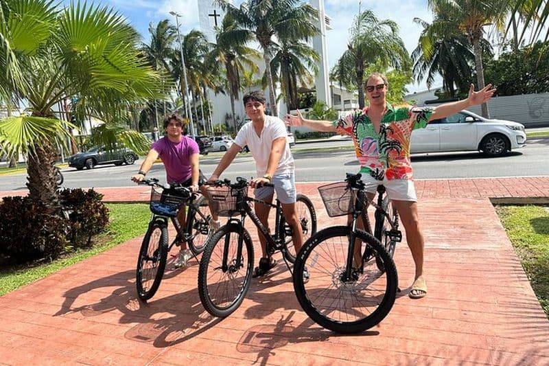 Billet Visite guidée à vélo - Explorez Cancún comme une visite locale #1 1.5hr