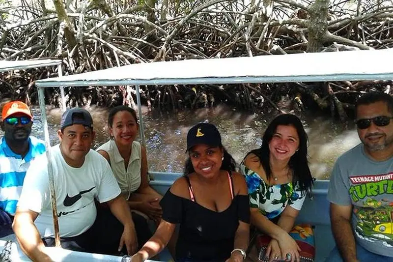Billet Visite culturelle du tunnel de la mangrove de Roatan en bateau-taxi tuk-tuk