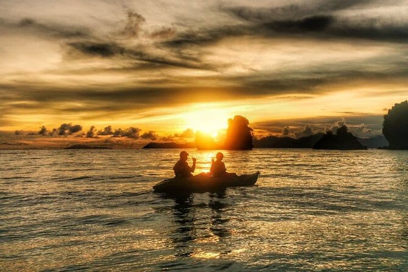 Billet Aventure en kayak au coucher du soleil à Langkawi avec un guide de la nature