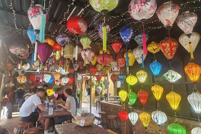 Cours de fabrication de lanternes - Bateau panier - Tissage de la soie - Culture de légumes