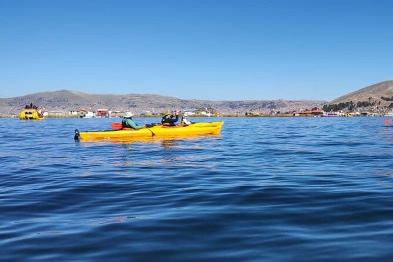 Kayak Titicaca et chez l'habitant Uros