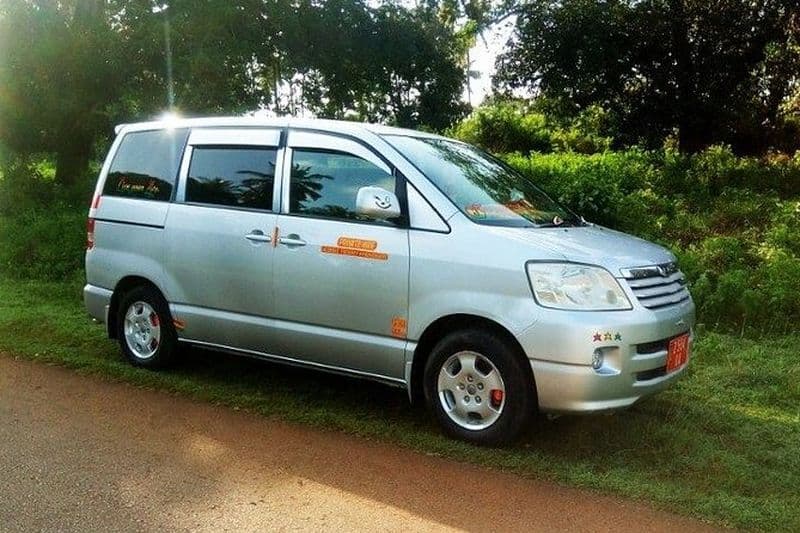 Transfert aller simple de l'aéroport à l'hôtel environ 1heure de route