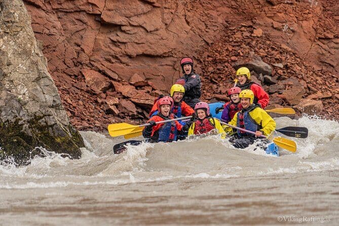 Billet Journée de rafting en famille au départ de Hafgrimsstaoir : Rafting en eaux vives de niveau 2 sur la West Glacial River.