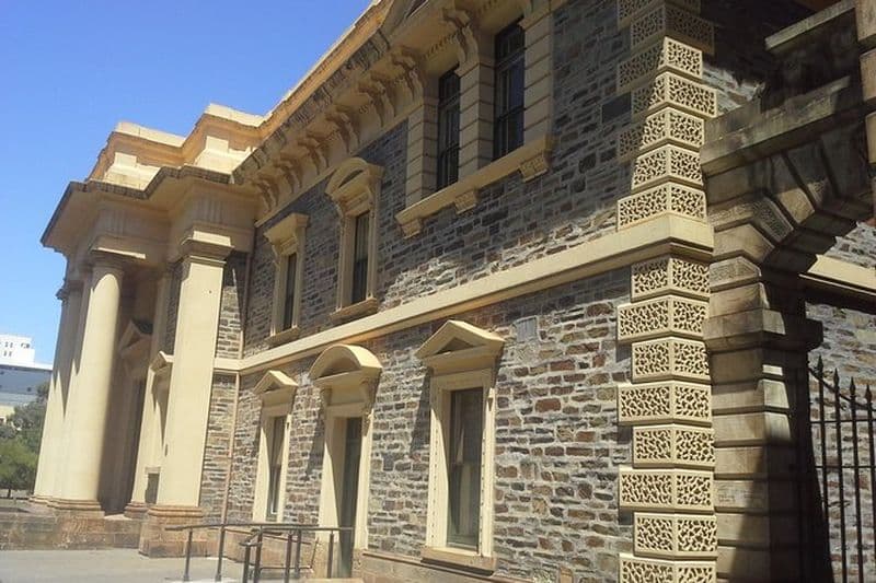 Autour du Square Adelaide Walking Tour