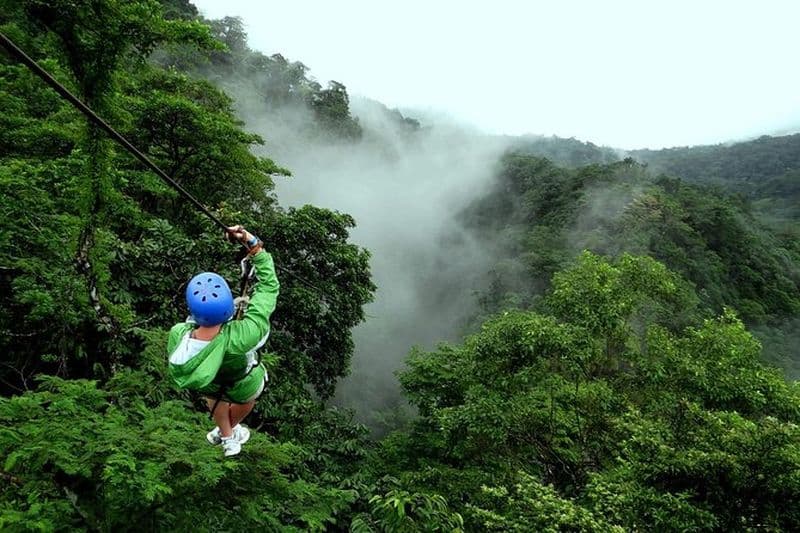 Arenal 12 Zipline Cables Experience Survolez la cascade de La Fortuna