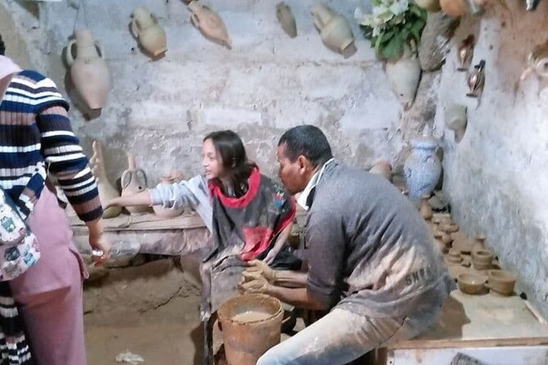 Créez votre propre poterie berbère avec un artisan local