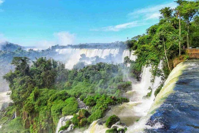 Billet Visite privée d'une journée complète des chutes d'Iguazu avec billet d'avion au départ de Buenos Aires