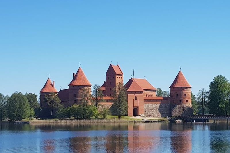 Excursion autoguidée d'une journée à Trakai - location de vélos pour 24 h. et billets de train