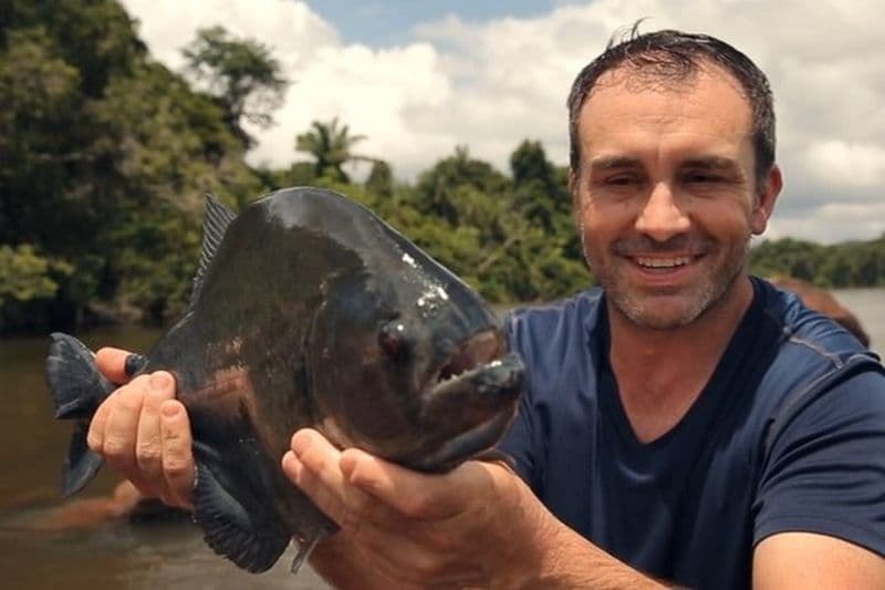 Pêche aux piranhas dans la jungle amazonienne