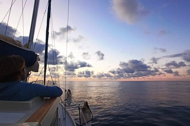 Expérience privée de voile au coucher du soleil de Cala Galdana