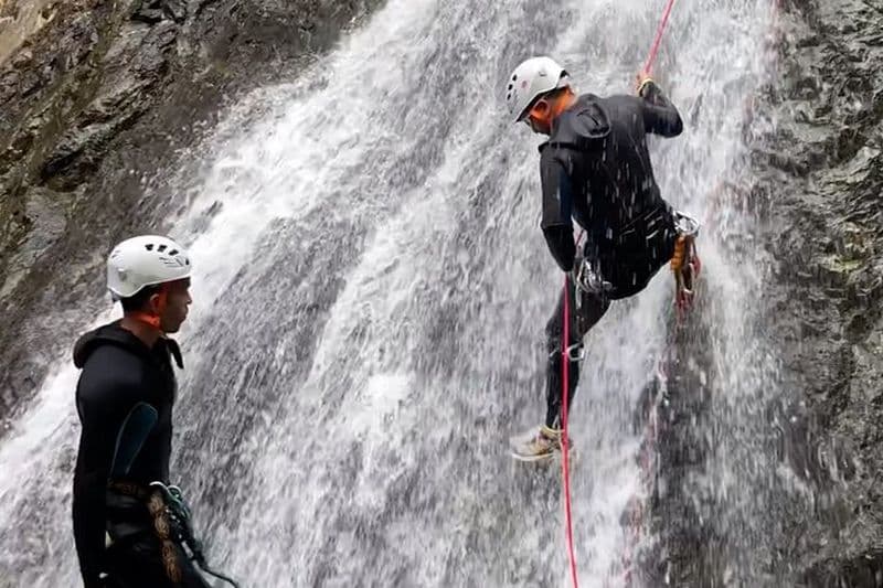 Aventure de canyoning privé dans les montagnes de l'Atlas. Découvrez la nature autrement