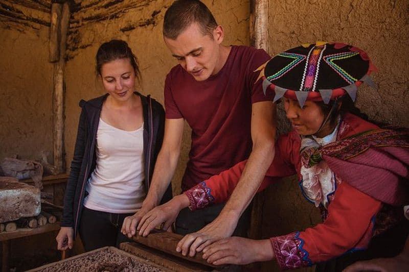 Cours de poterie dans une communauté cachée à Cusco