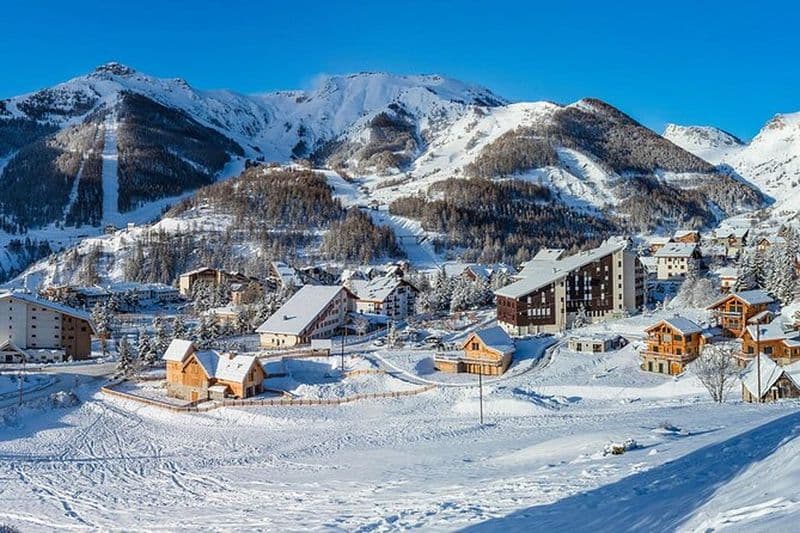Billet Transfert privé de l'aéroport de Nice aux Stations de ski 2024
