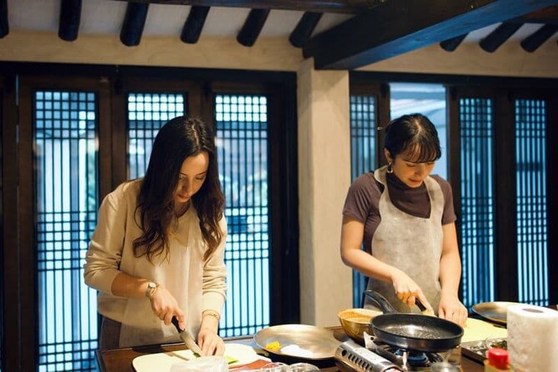 Cours de cuisine royale à Séoul dans un Hanok centenaire