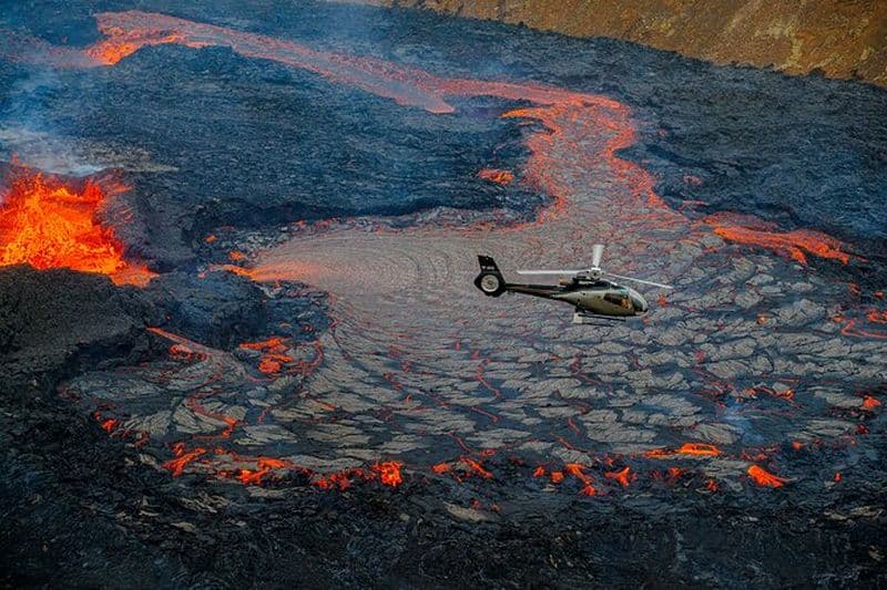 Excursion en hélicoptère au-dessus du site islandais d’éruption du volcan Reykjanes