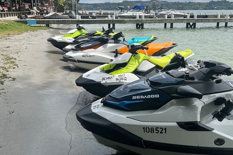 Géothermie Jetski Tour Autoguidé Lac Rotoiti Piscines minérales chaudes