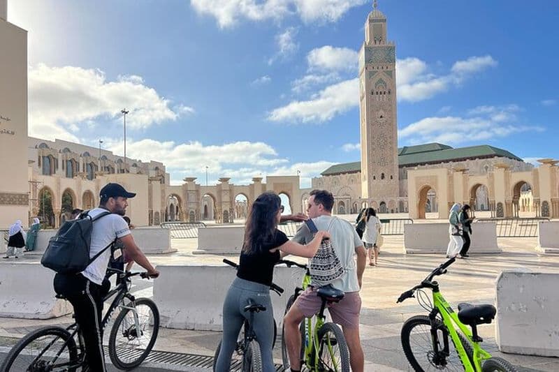 Aventure guidée à vélo à Casablanca avec un guide touristique agréé