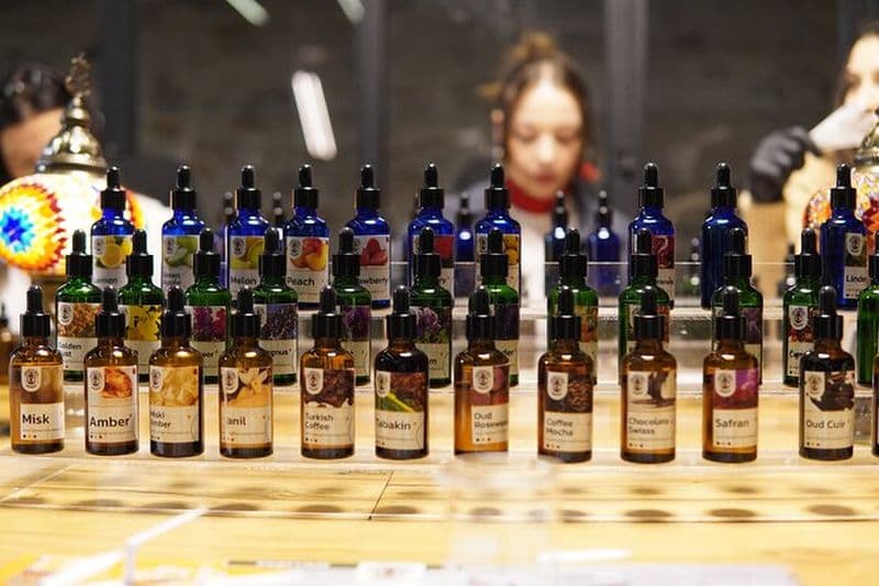 Atelier de fabrication de parfums dans un élégant atelier Galata à Istanbul
