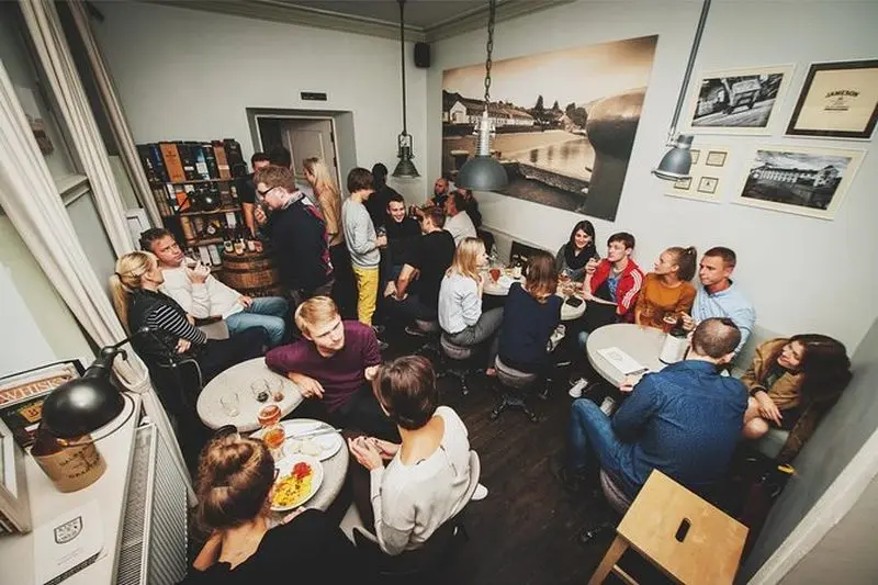 Dégustation de bière artisanale lituanienne de qualité supérieure