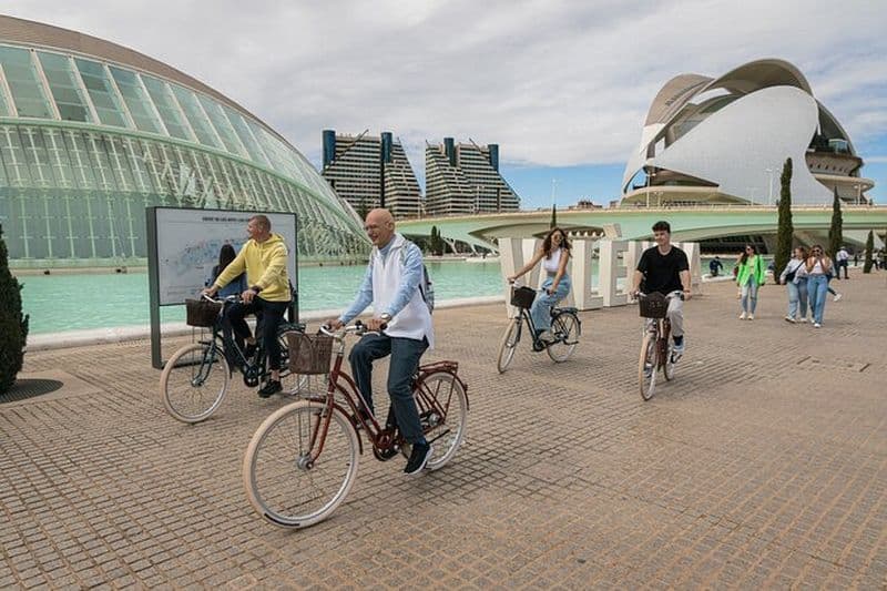 Tour de Valence à vélo: Sites et Cité des Arts et des Sciences
