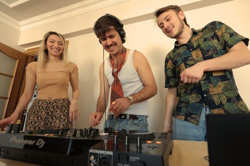 Atelier de musique et de culture électronique à Istanbul par un DJ local