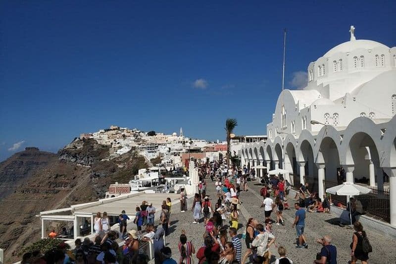 Randonnée pittoresque sur les falaises de la caldeira de Santorin et aventure avec la bière locale