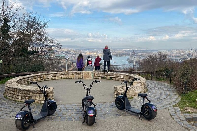 Visite de la citadelle de Budapest en scooter électrique avec les meilleures vues panoramiques
