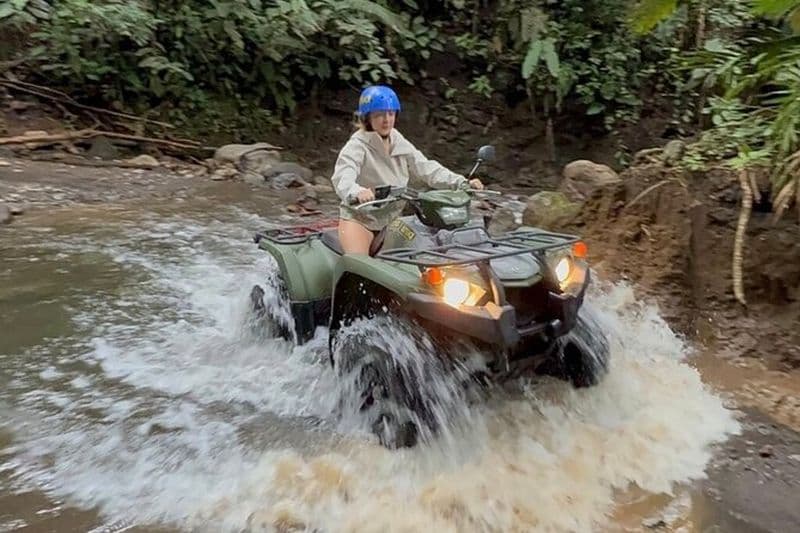 Excursion d'une journée aux cascades de La Fortuna et en VTT au départ de San José