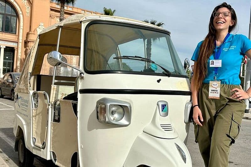 Tour de Bari en Tuk-Tuk le long de la côte