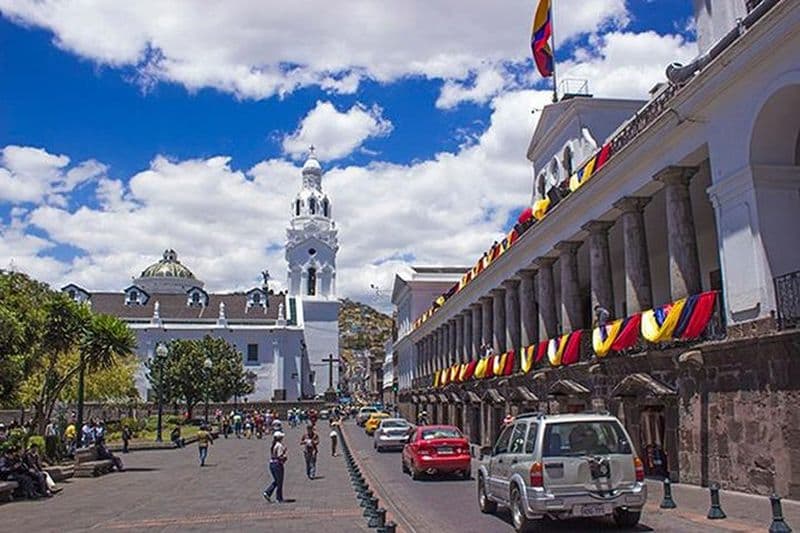 Tour de la vieille ville de Quito avec une balade en gondole et visite de l'équateur
