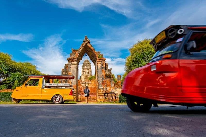 Visite des temples antiques d'Ayutthaya avec marché flottant et balade en VTT