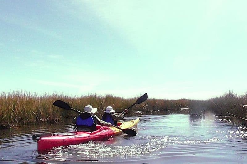 Kayak sur l'île d'uros (demi-journée)