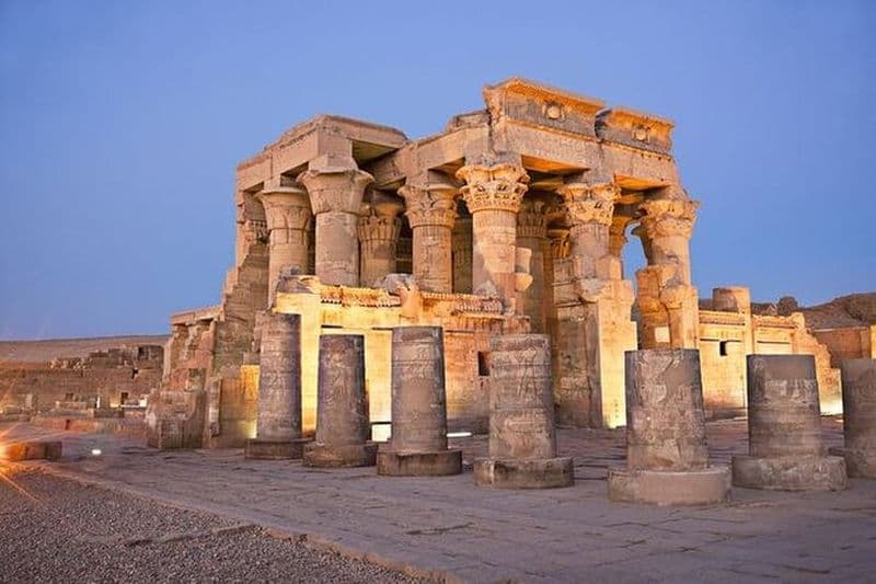 Visite des temples d'Edfou et Kom Ombo au départ de Louxor