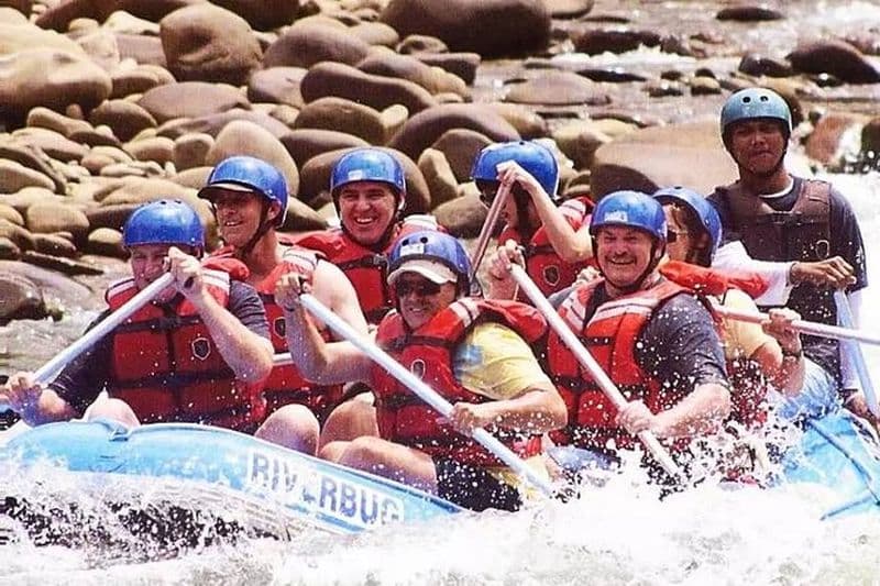 Excursion d'une journée en rafting nautique sur la rivière Kiulu au départ de Kota Kinabalu