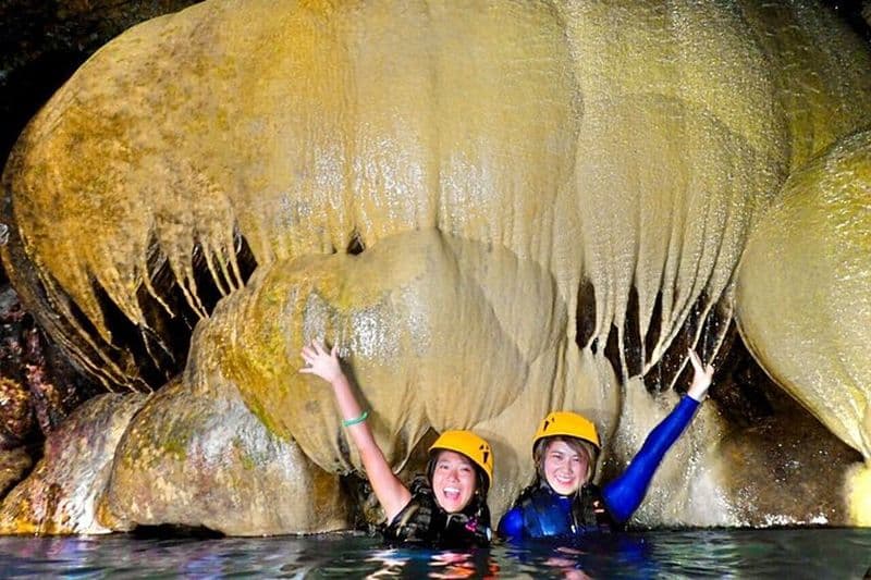 Okinawa Miyakojima Demi-journée de spéléologie et de kayak de mer dans la grotte de la citrouille