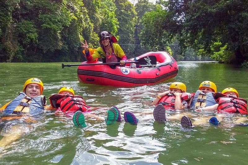 Safari flottant dans la rivière Sarapiqui