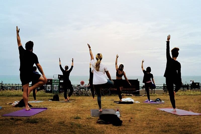 Billet Cours de yoga en plein air sur le front de mer de Brighton