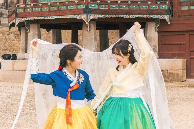 Location de Hanbok au palais de Gyeongbokgung à Séoul