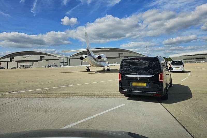 Transferts privés en limousine depuis/vers l'aéroport de Gatwick