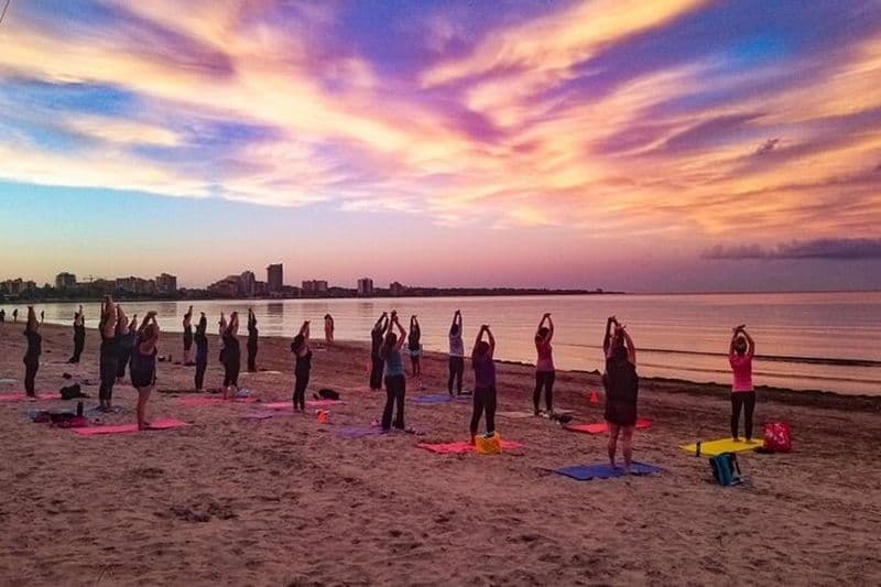 Billet Yoga sur la plage à la pleine et à la nouvelle lune