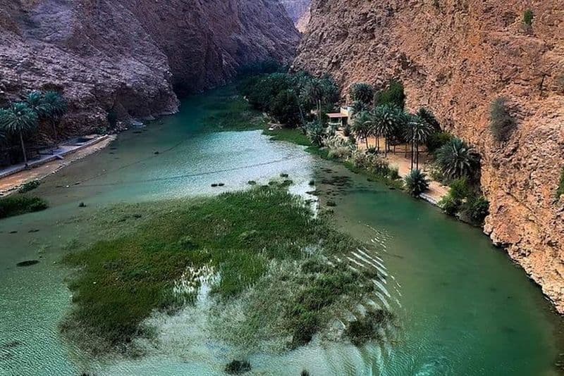 Mascate : Excursion privée à Wadi Shab pour une journée complète avec déjeuner