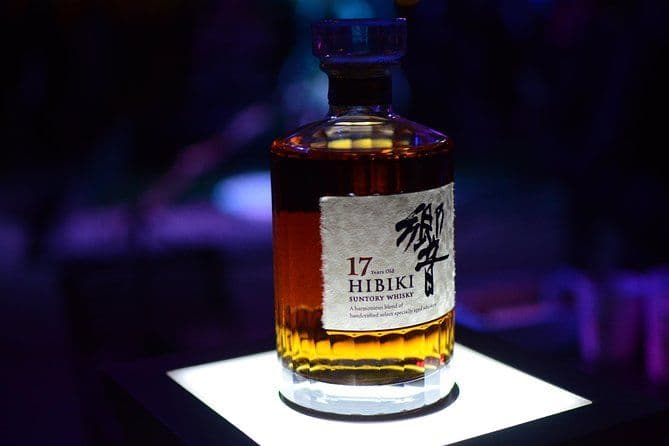 Billet Dégustation de whisky japonais au bar local à Tokyo