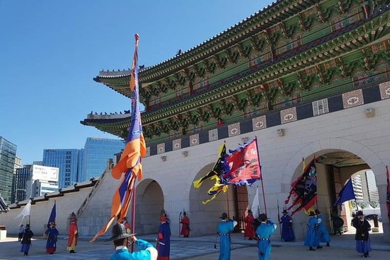 Visite pédestre le matin : palais de Gyeongbokgung et village de Bukchon Hanok