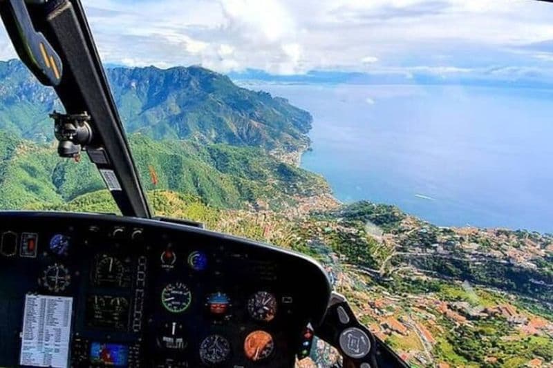 Vol VIP en hélicoptère : Pompéi & Capri + Vin & Déjeuner sur le Vésuve