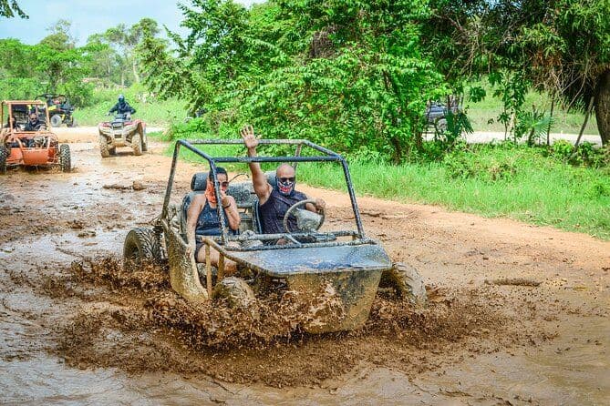 Excursion d'une demi-journée en buggy à Water Cave et à la plage de Macao