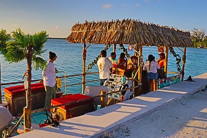 Billet Croisière au Tiki Bar au coucher du soleil à Caye Caulker, Belize