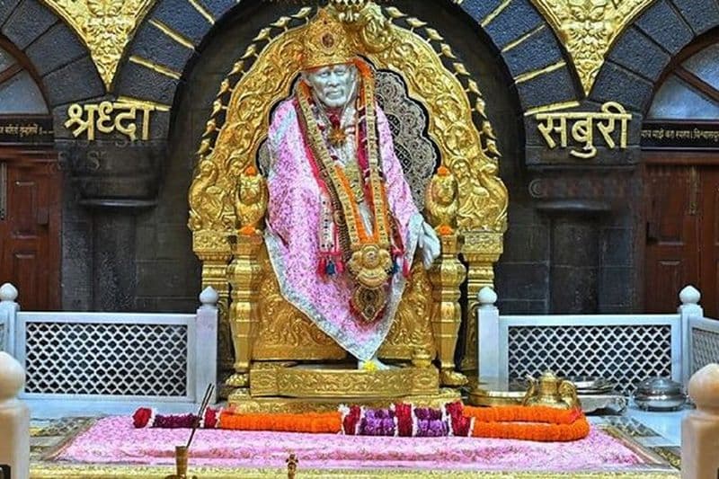 Shirdi Sai Baba VIP Darshan en hélicoptère – Aller-retour au départ de Bombay